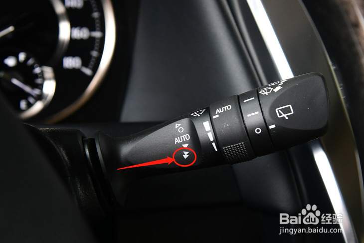 丰田埃尔法车辆雨刮的功能怎么使用