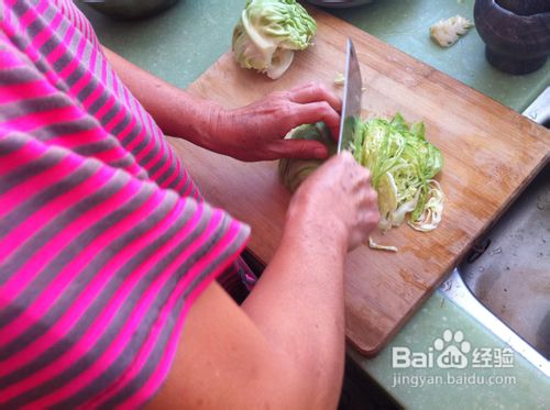 #我的拿手菜#教你烹饪美味的肉丝炒卷心菜