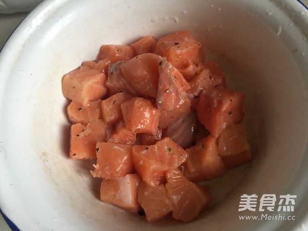 鱼子酱三文鱼意面