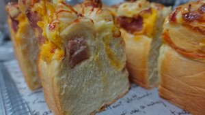 火腿芝士肉松吐司的做法