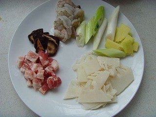 如何在野外做“叫花鸡”