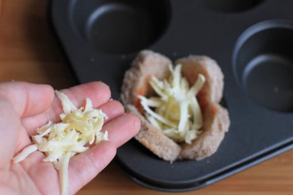 鱼子酱脆皮鹌鹑蛋吐司花杯