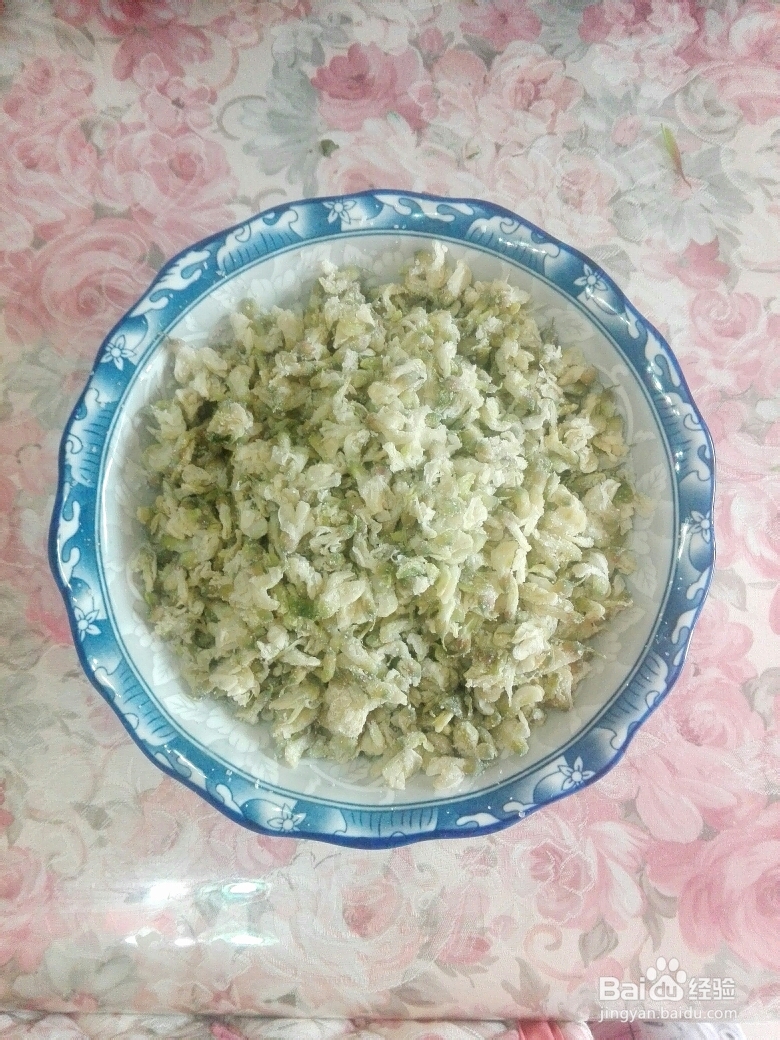 香气浓郁的蒸槐花