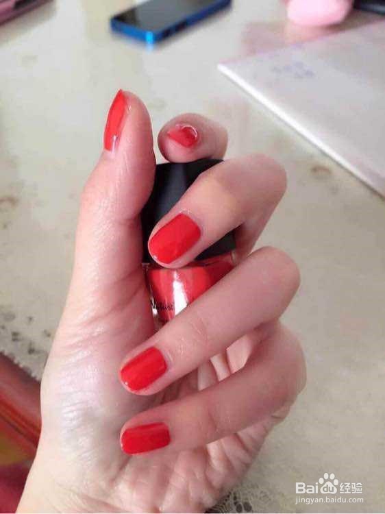 如何轻松的去除手指上的指甲油