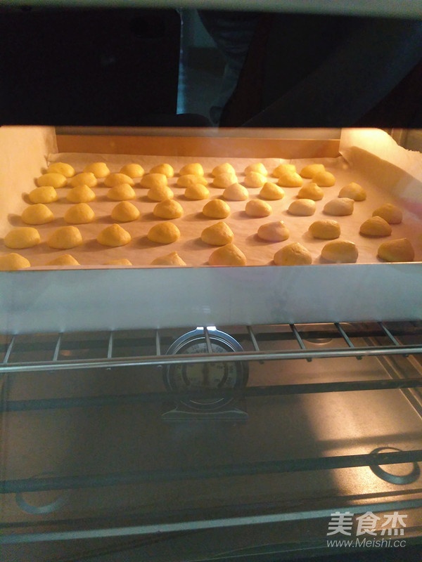 蛋黄饼干的做法