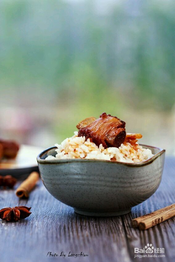 茄汁排骨配米饭的做法