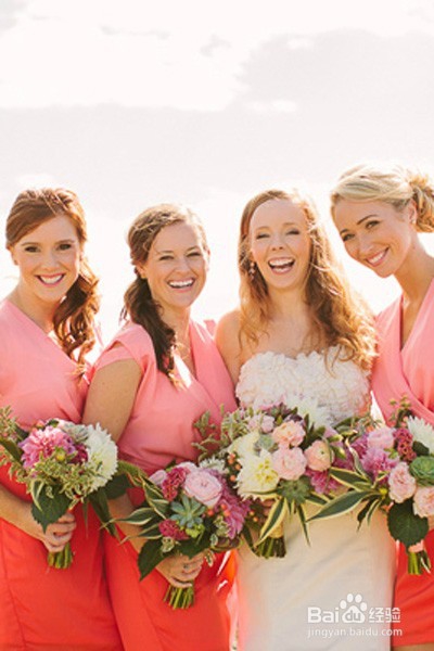 冬天伴娘礼服禁忌 穿搭得体不抢风头