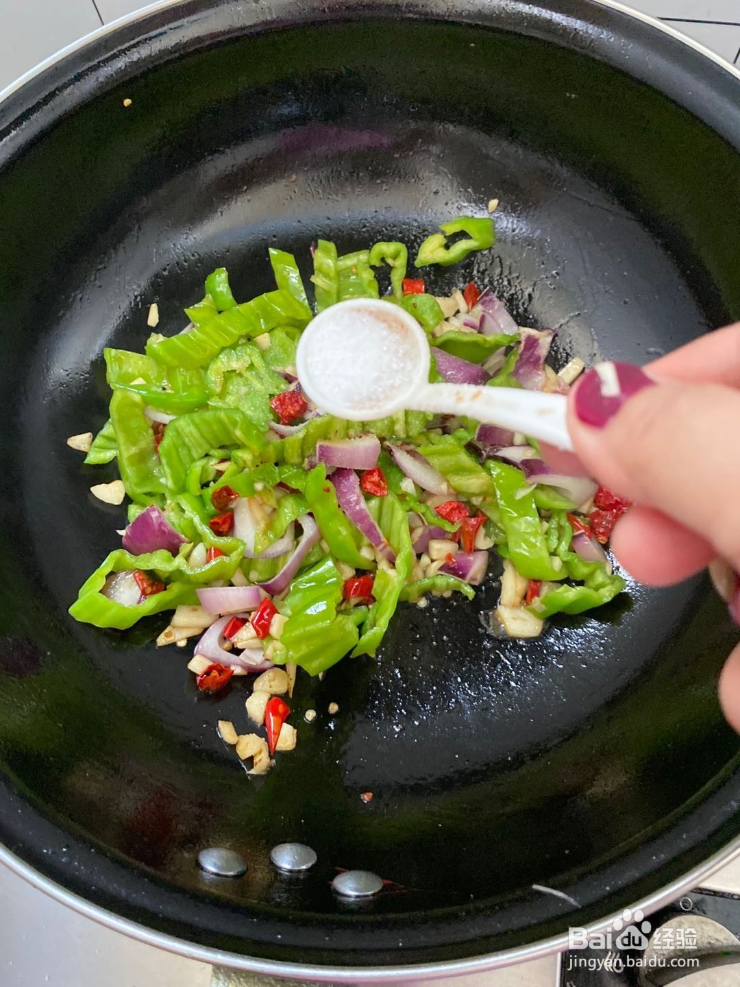 青椒炒腊肠的做法