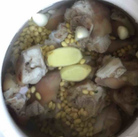 猪脚黄豆汤的制作步骤