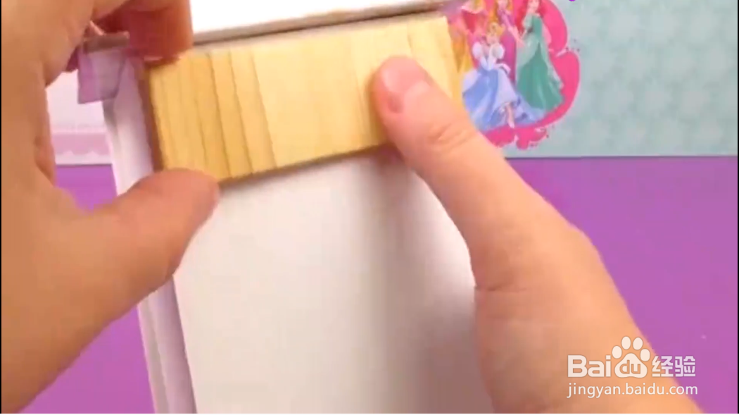 怎样制作芭比娃娃的梳妆台呢？