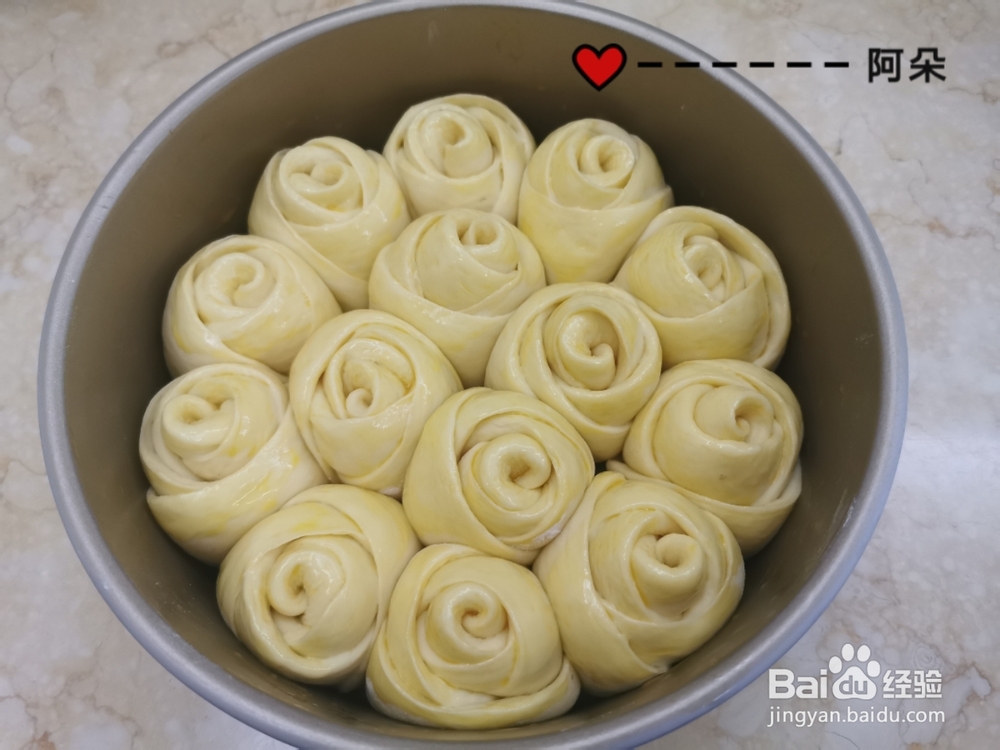 细腻美味的玫瑰花面包