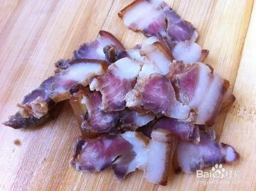 韭菜苔炒熏肉