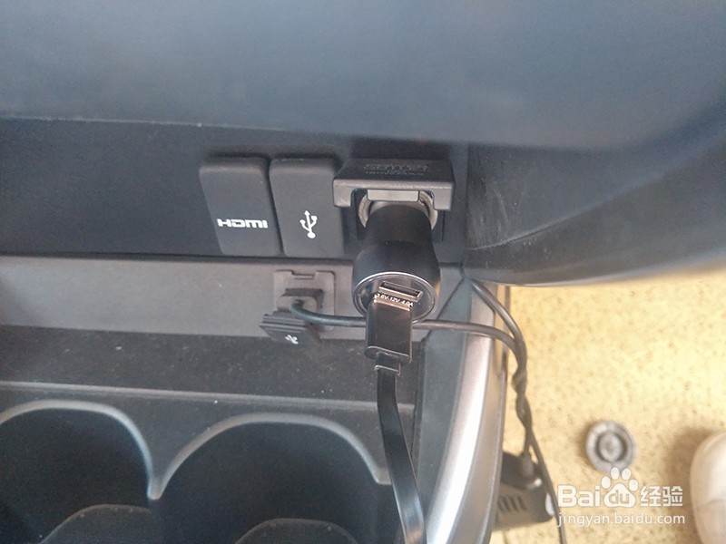 锋范加装圆盾K11车载无线充安装操作