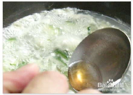 怎样做皮蛋黄瓜汤