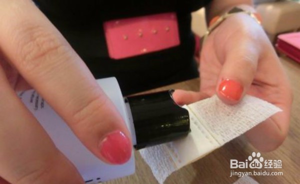 鞋子边泛黄怎么办