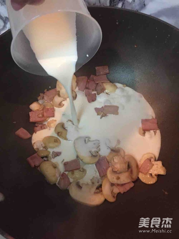 奶油香菇培根意面
