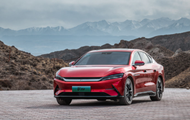 比亚迪专用电动汽车电池比比亚迪油电混合汽车电池大多少