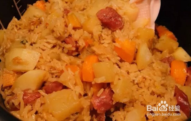 如何做腊肠土豆焖饭？
