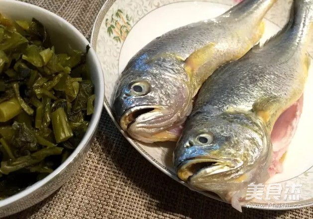 雪菜烧黄鱼的做法