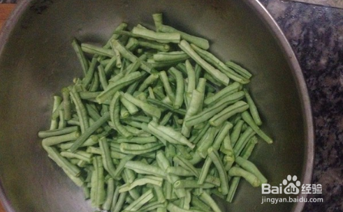 熬豆角土豆的做法