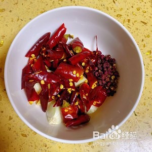 芹菜随便炒牛肉的做法
