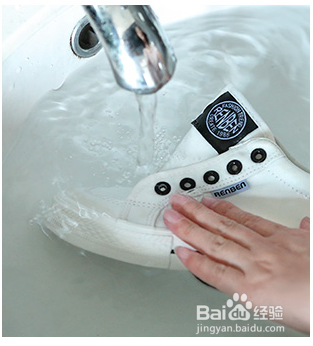帆布鞋变黄了怎么洗白