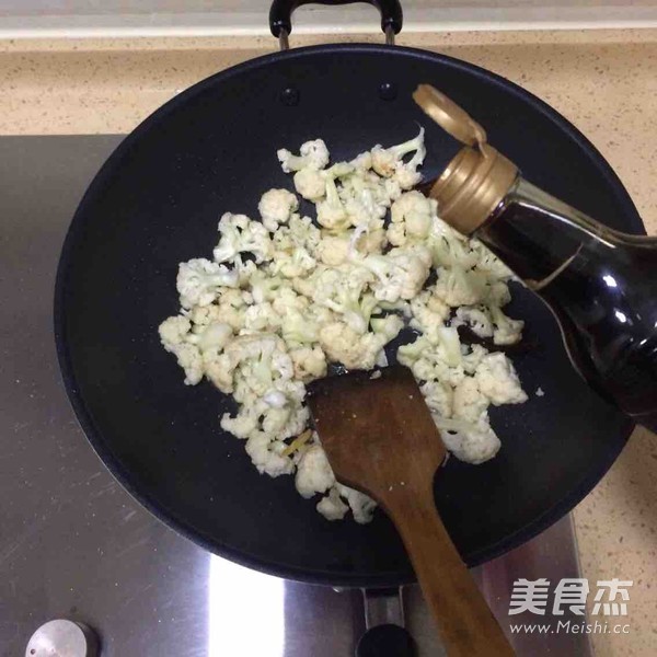 花菜烧香肠的做法