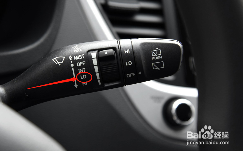 如何使用现代悦纳RV汽车雨刮器