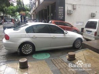 新手开车应该掌握的六个停车技巧