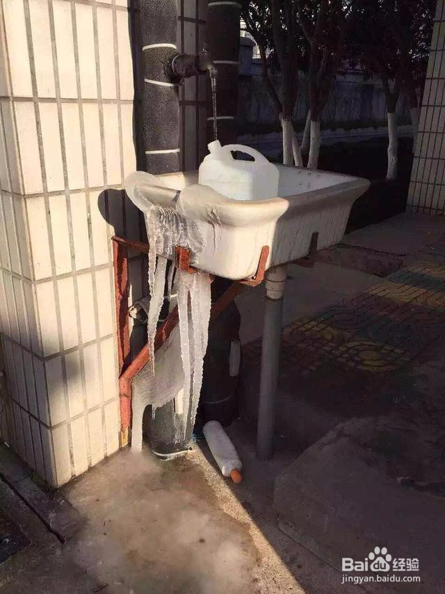 水管被冻住该怎么办呢?