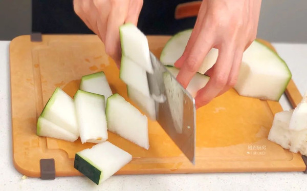 姜丝冬瓜薏米汤