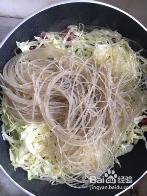 教你怎么做肉丝卷心菜红薯粉