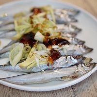 如何制作美味的香煎多春鱼