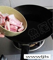 手抓羊羔排的做法