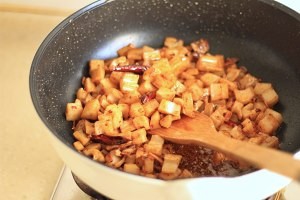 河南特色-香辣藕丁的正宗做法