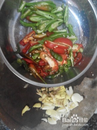 辣椒爆炒鸡腿肉 家常菜