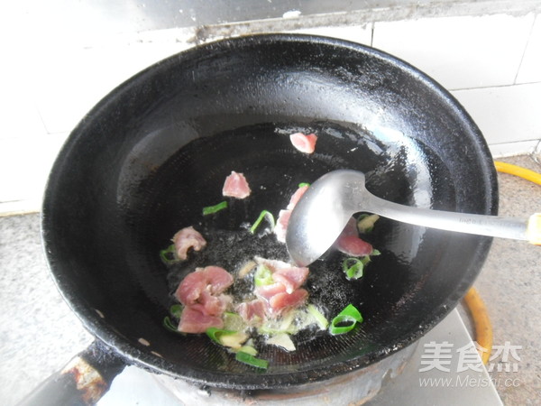 肉片炒秋葵的做法