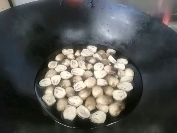 猴头菇香焖五花肉