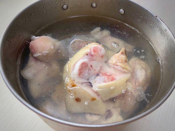 玉米胡萝卜猪蹄汤