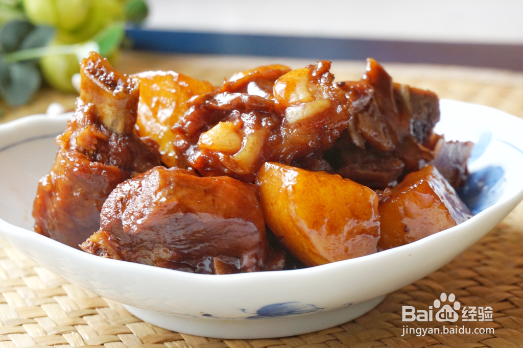 土豆烧排骨的做法