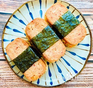 午餐肉饭团的做法