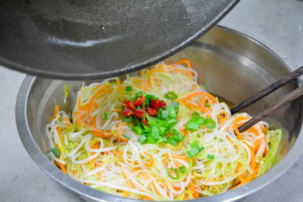 凉拌芹菜豆芽粉丝