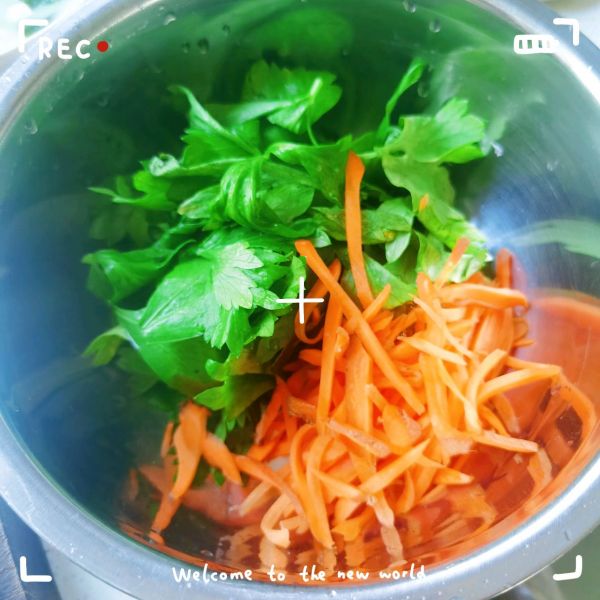 蒸胡萝卜芹菜叶