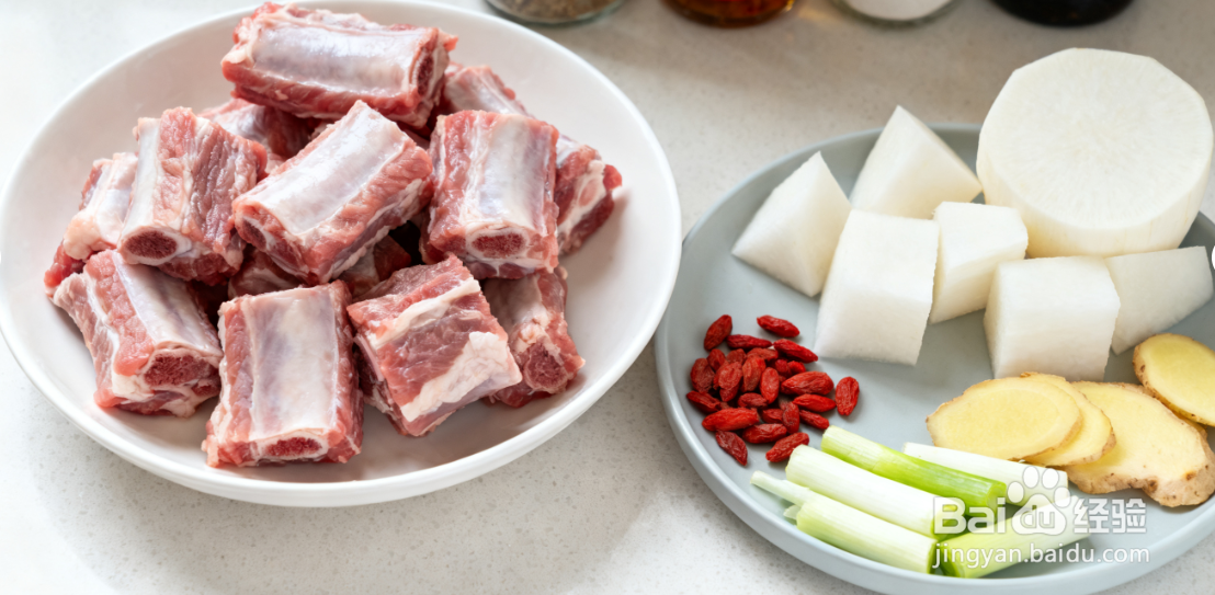 萝卜排骨汤怎么炖？汤清味鲜，萝卜清甜不辣