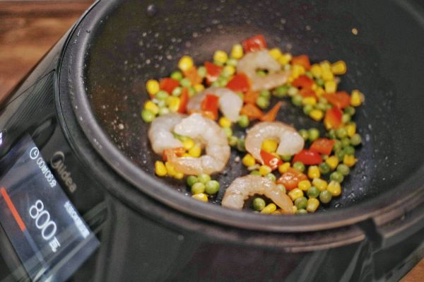 柠檬菠萝虾仁炒饭