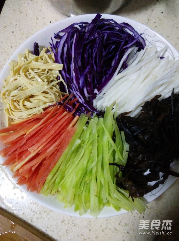六色素拌菜的做法