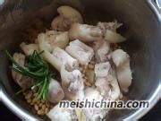 冰糖蹄花煨黄豆