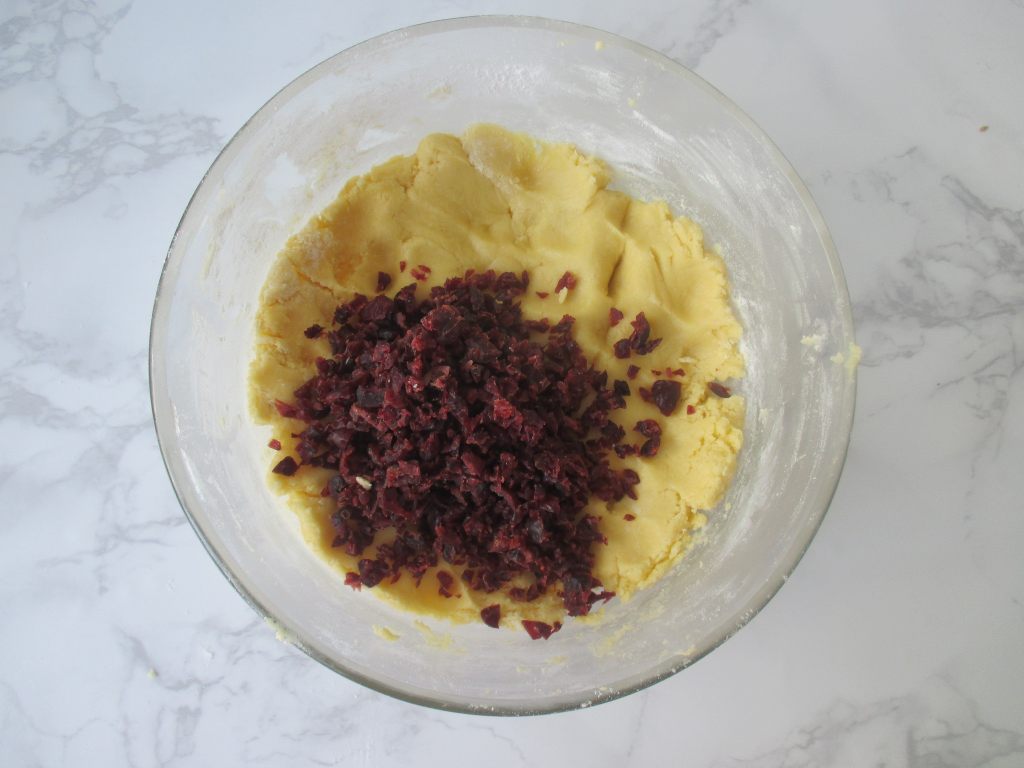 想吃蔓越莓奶香酥饼？轻轻松松就能学会