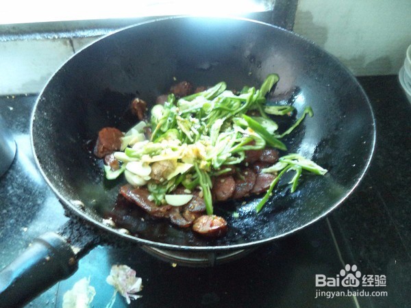 青椒炒香肠怎么做好吃?