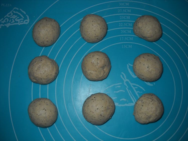 想吃黑豆肉松餐包？轻轻松松就能学会